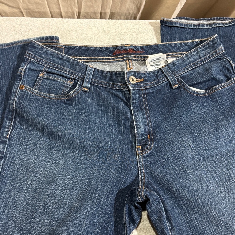 Eddie Bauer Medium Wash Flare Jeans Woman’s/ girls